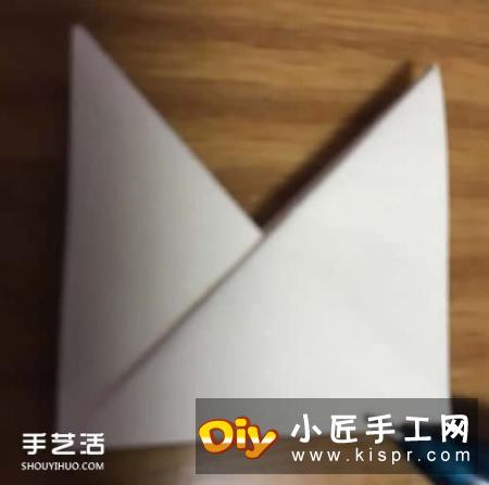 一张正方形纸张,先折个十字